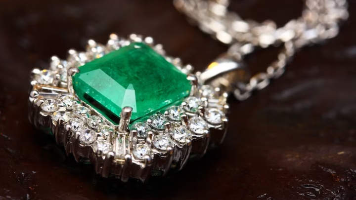 how to use vintage jewelry